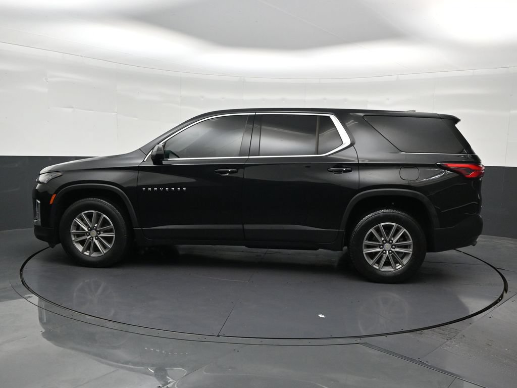 Used 2023 Chevrolet Traverse LS FWD image 2