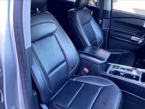 Used 2020 Ford Explorer XLT w/ Equipment Group 202A image 7