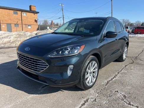 Certified 2022 Ford Escape Titanium w/ Titanium Elite Package image 31