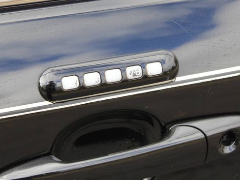 Used 2008 Lincoln MKX AWD image 19