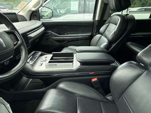 Used 2025 Lincoln Navigator L Reserve AWD/4WD image 11