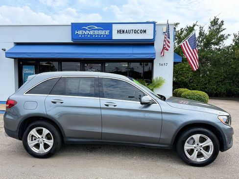 Used 2016 Mercedes-Benz GLC 300 4MATIC w/ Multimedia Package image 3