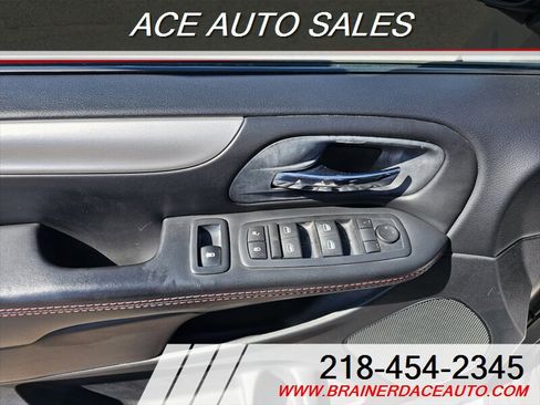 Used 2016 Dodge Grand Caravan R/T FWD image 17