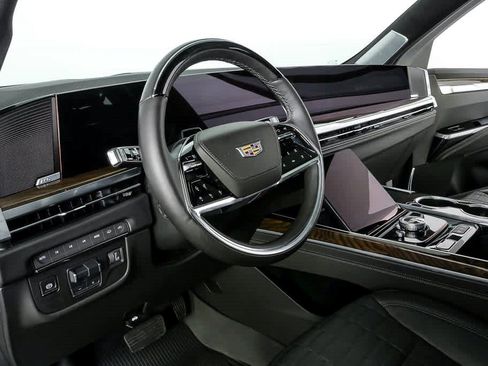 Used 2025 Cadillac Escalade ESV Sport Platinum AWD/4WD image 4