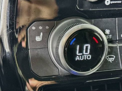 Used 2022 Toyota Highlander XLE FWD image 19