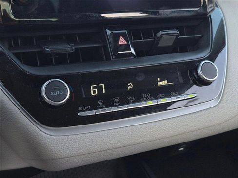 Used 2025 Toyota Corolla LE FWD image 22