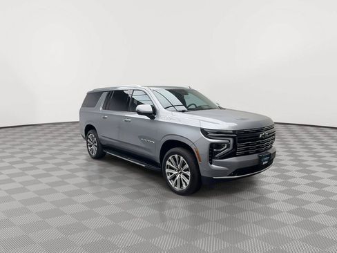 Certified 2025 Chevrolet Suburban High Country w/ Sun And Tow Package AWD/4WD image 39