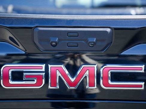 Used 2025 GMC Sierra 2500 AT4 w/ AT4 Premium Plus Package AWD/4WD image 12