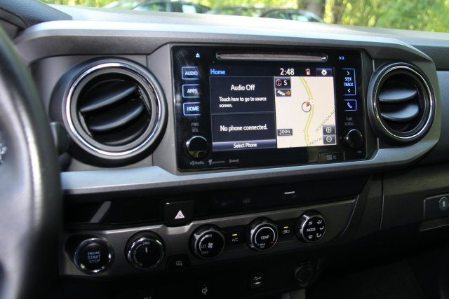Used 2017 Toyota Tacoma TRD Sport w/ Tow Package (A/T) AWD/4WD image 24