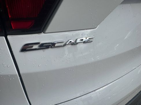 Used 2019 Ford Escape S image 11