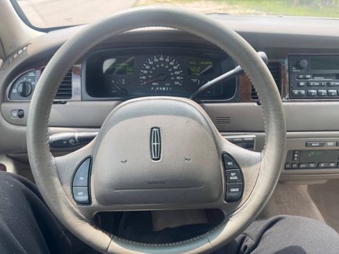 Used 1999 Lincoln Town Car Executive RWD image 12