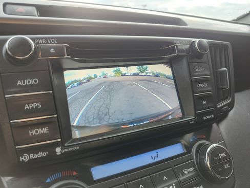 Used 2018 Toyota RAV4 XLE w/ Plus Extra Value Package AWD/4WD image 4