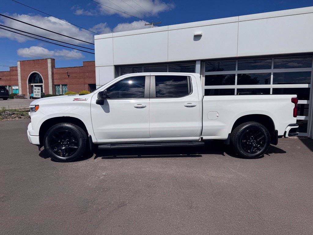 Used 2024 Chevrolet Silverado 1500 RST w/ Z71 Off-Road Package AWD/4WD image 2