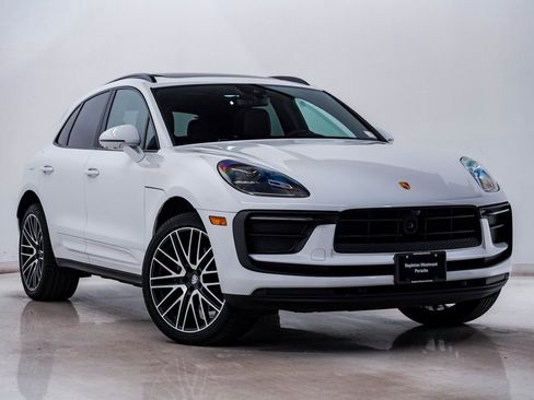 Certified 2025 Porsche Macan image 8