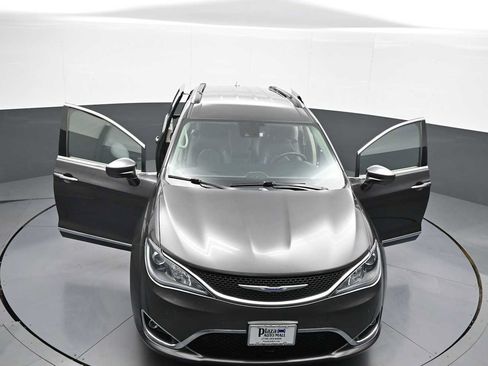 Used 2020 Chrysler Pacifica Touring-L Plus FWD image 49