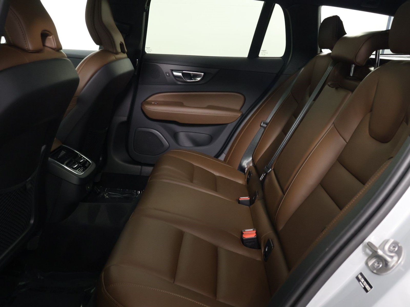 Used 2025 Volvo V60 B5 Cross Country Ultra AWD/4WD image 32