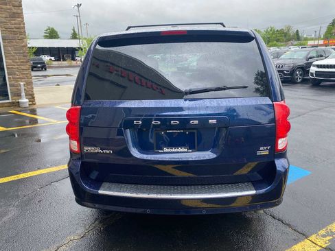 Used 2017 Dodge Grand Caravan SXT w/ Rear Park Assist Package FWD image 13