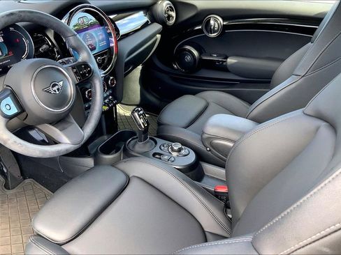 Certified 2024 MINI Cooper SE image 18