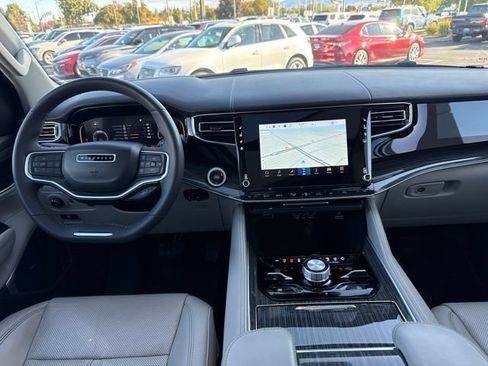 Used 2022 Jeep Wagoneer Series III w/ Premium Group I AWD/4WD image 16