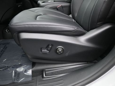 New 2026 Chrysler Pacifica Select FWD image 11