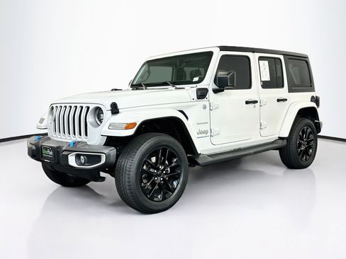 Used 2023 Jeep Wrangler Unlimited Sahara AWD/4WD image 3