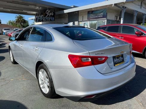 Used 2018 Chevrolet Malibu LT image 2
