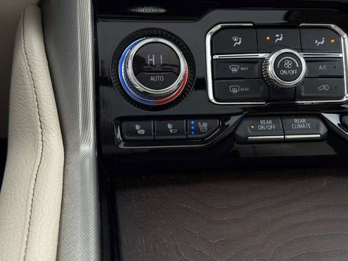 Used 2021 GMC Yukon XL Denali image 35