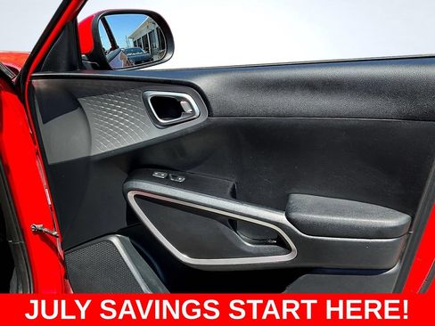 Used 2023 Kia Soul LX w/ LX Technology Package FWD image 33