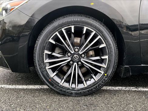 Used 2018 Nissan Maxima Platinum image 9