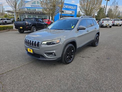 Used 2020 Jeep Cherokee Latitude Plus w/ Cold Weather Group image 2
