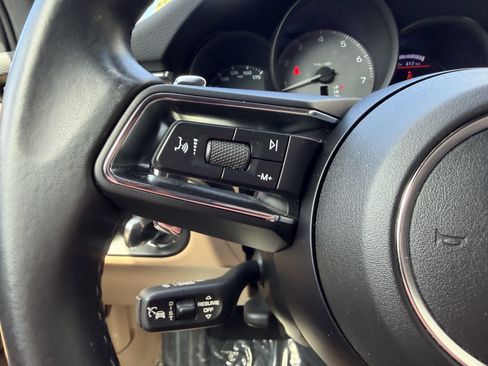Certified 2024 Porsche Macan S AWD/4WD image 30