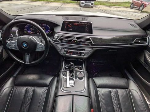 Used 2022 BMW 750i xDrive w/ M Sport Package AWD/4WD image 14