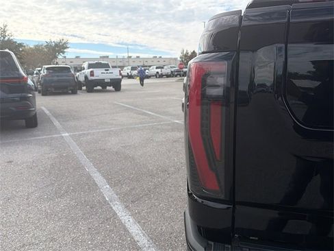 Used 2025 GMC Sierra 2500 AT4 w/ AT4 Premium Plus Package image 10