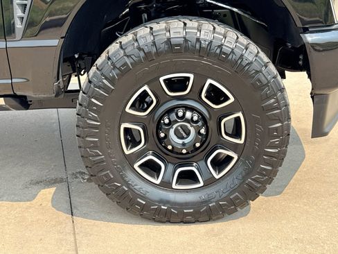 Used 2025 Ford F350 Platinum AWD/4WD image 10