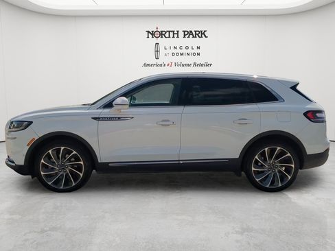 Used 2022 Lincoln Nautilus Reserve w/ Equipment Group 202A AWD/4WD image 2