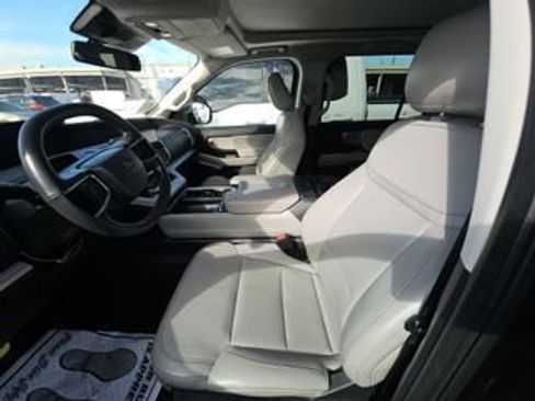 Used 2025 Ford Expedition Active AWD/4WD image 8
