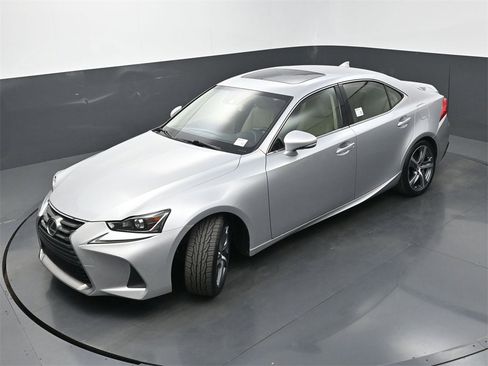 Used 2017 Lexus IS 200t w/ Premium Package image 30