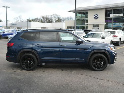 Used 2023 Volkswagen Atlas SEL R-Line image 9