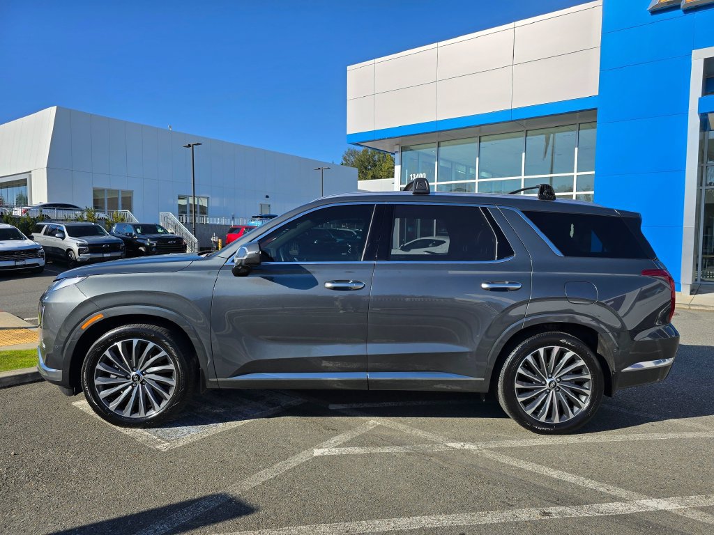 Used 2023 Hyundai Palisade Calligraphy w/ Winter Package AWD/4WD image 2