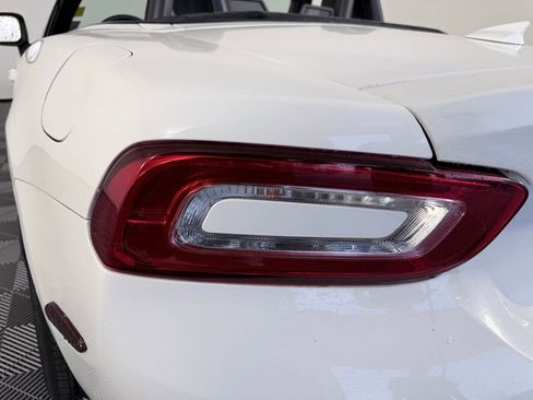Used 2018 FIAT 124 Spider Classica w/ Technology & Siriusxm Group image 25