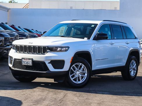 Used 2025 Jeep Grand Cherokee Laredo X RWD image 1