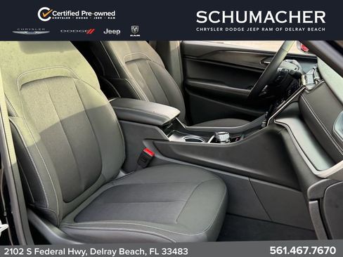 Used 2025 Jeep Grand Cherokee Laredo X w/ Luxury Tech Group I RWD image 19
