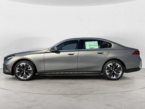 Used 2025 BMW 530i xDrive w/ Premium Package AWD/4WD image 8