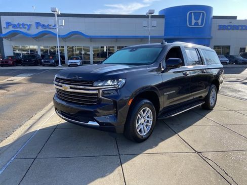 Used 2023 Chevrolet Suburban LT image 4