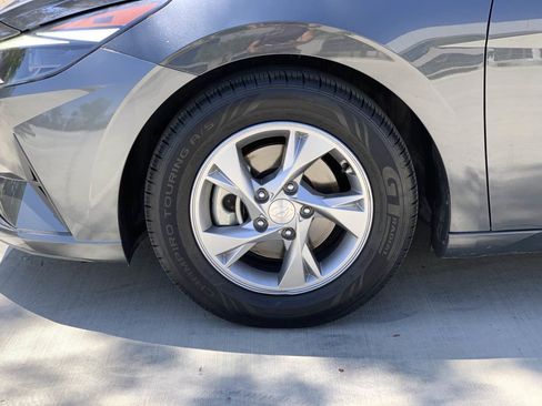 Used 2021 Hyundai Elantra SE image 8