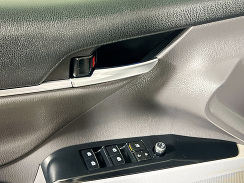 Used 2019 Toyota Camry XSE w/ Navigation Package FWD image 16