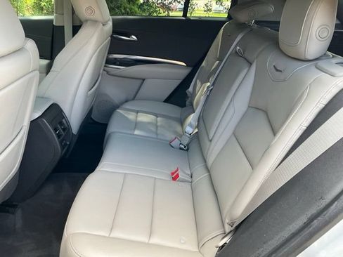Used 2019 Cadillac XT4 Luxury w/ Cold Weather Package FWD image 16