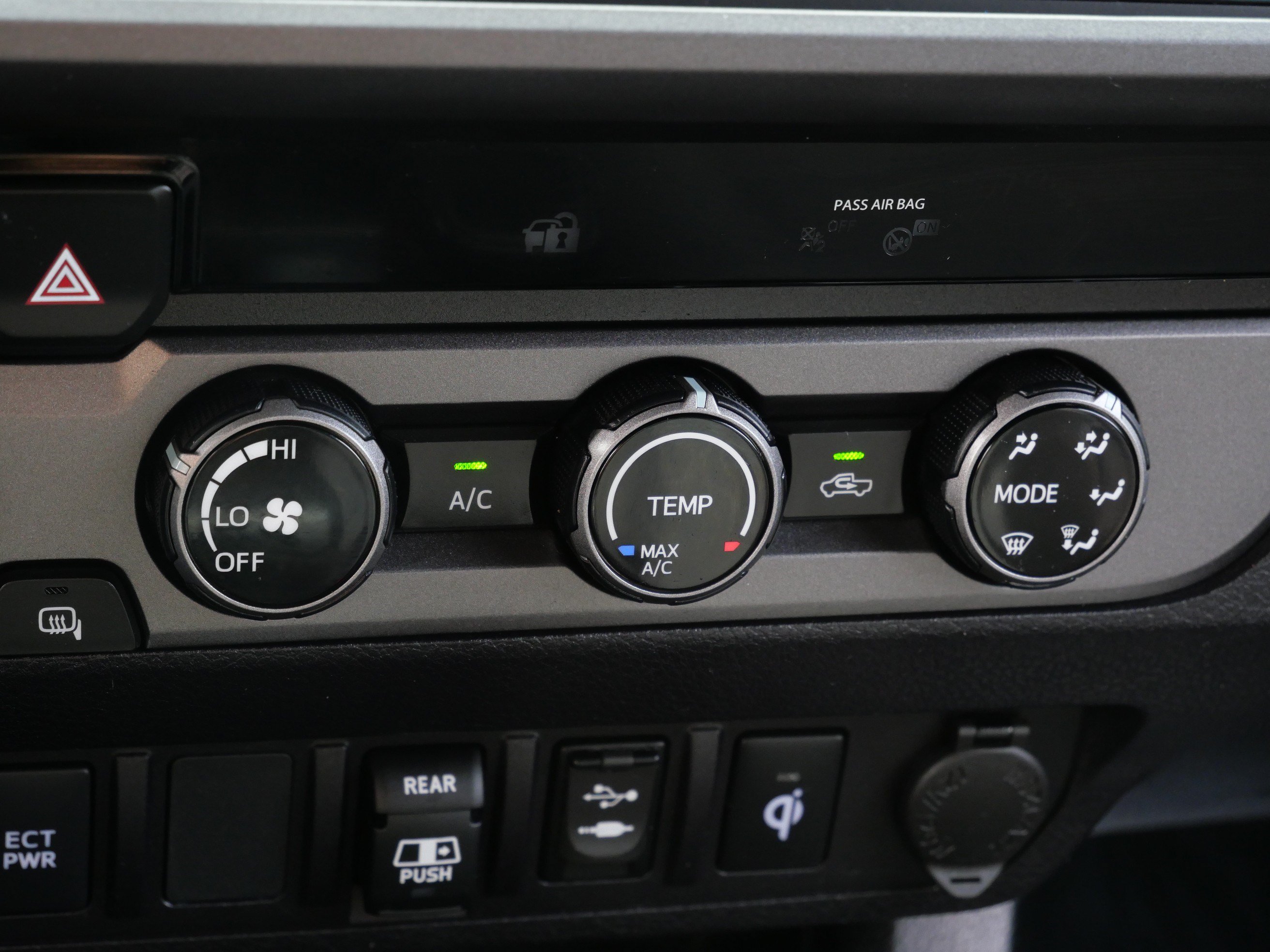 Used 2018 Toyota Tacoma TRD Sport AWD/4WD image 23