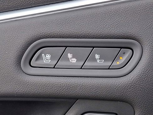 Used 2023 Cadillac Escalade Premium Luxury image 28