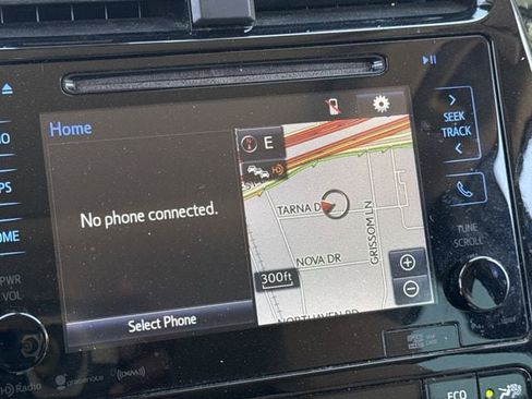 Used 2016 Toyota Prius Three w/ Advanced Technology Package FWD image 19